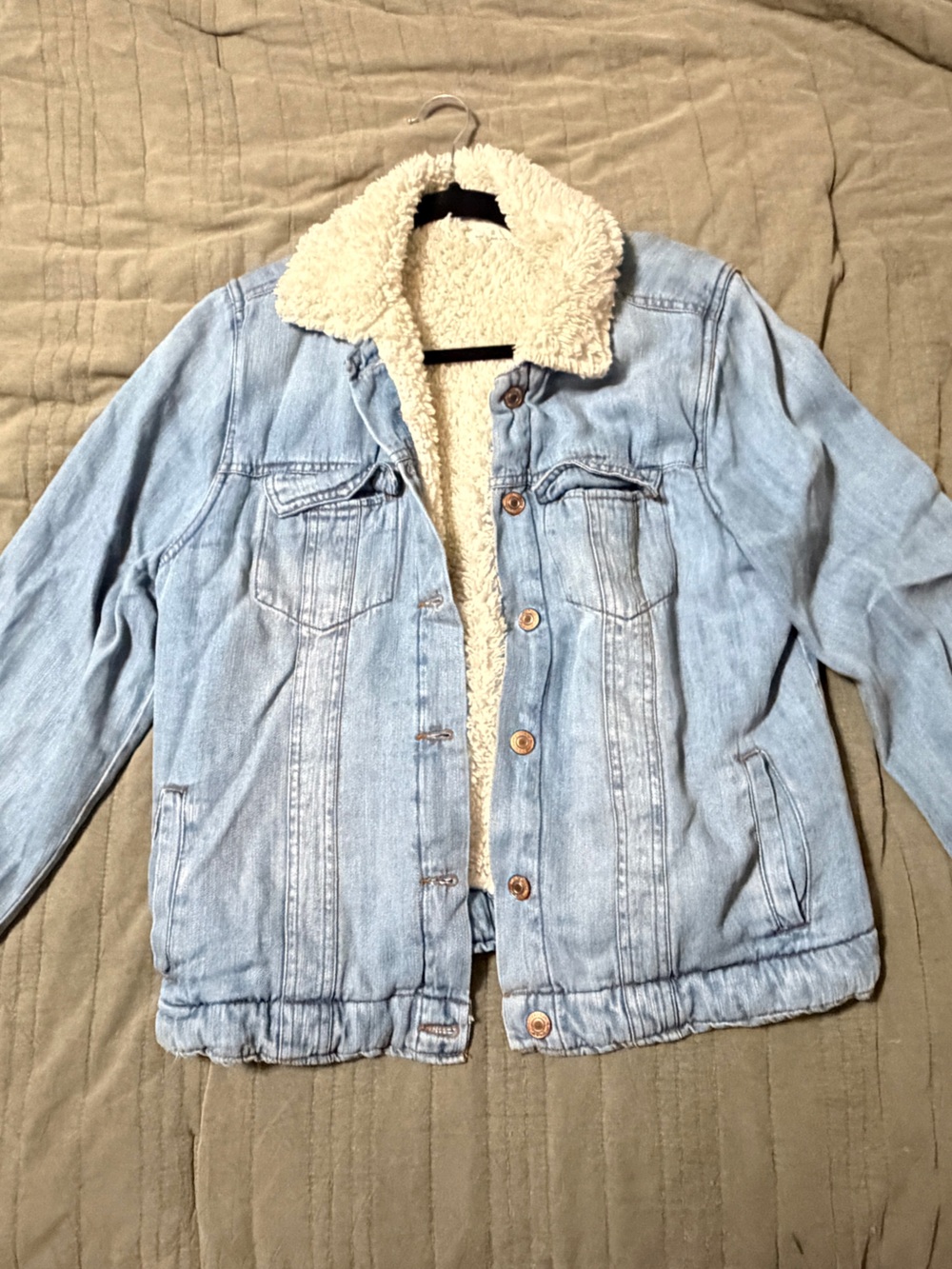 Thread & Supply Light Wash Women’s Denim Jacket with Sherpa Collar - Picture 2 of 6